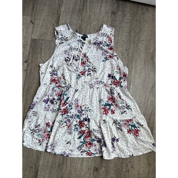 Torrid Floral Sleeveless Blouse with‎ Lace Detail - Picture 1 of 6